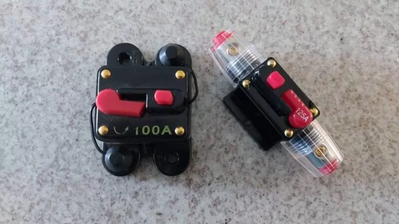 Produtos Elétricos que Compramos para o Motorhome 2 Disjuntor Automotivo 800x450 1 • Rota dos Viajantes