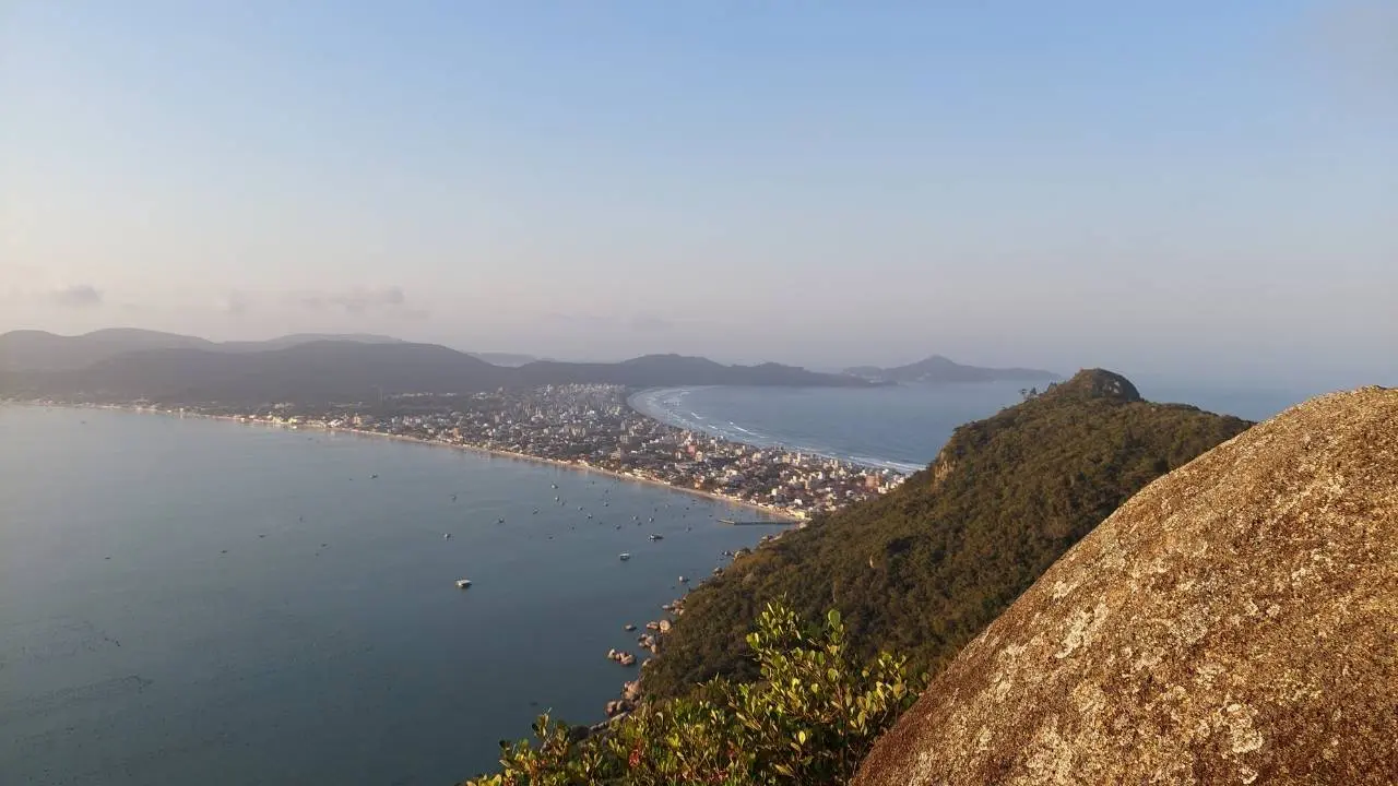 bombinhas e morro do macaco &bull; Rota dos Viajantes