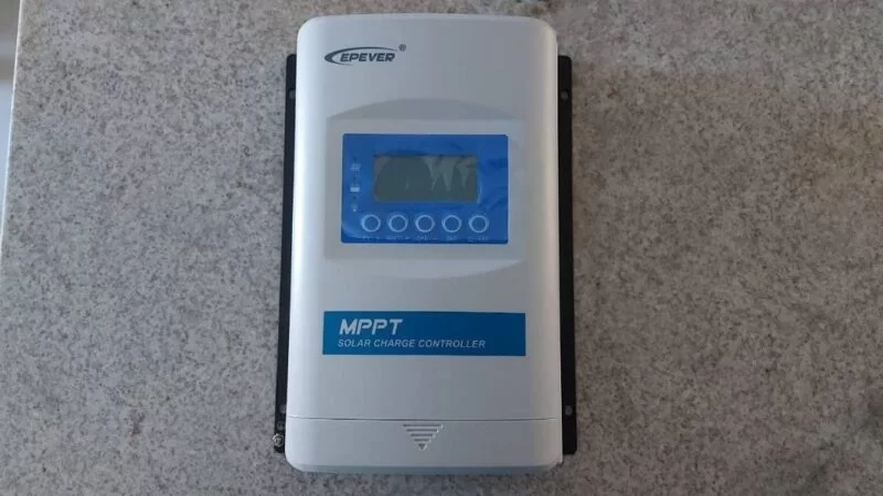 Produtos Elétricos que Compramos para o Motorhome 5 controlador carga 800x450 1 • Rota dos Viajantes