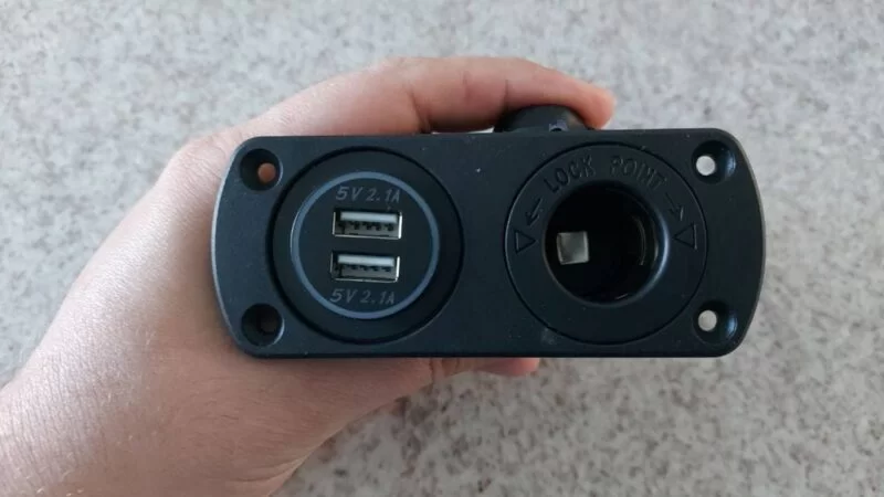 Produtos Elétricos que Compramos para o Motorhome 10 painel usb 800x450 1 • Rota dos Viajantes