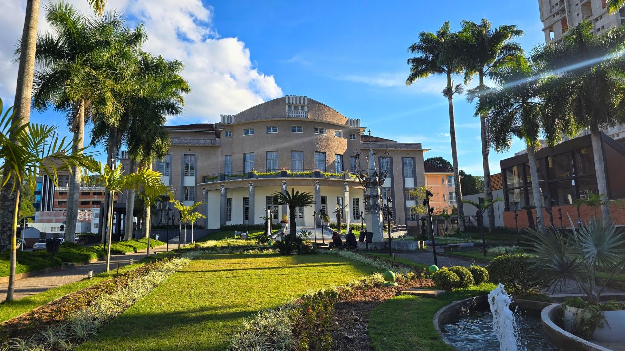Atrações Gratuitas em Blumenau: o que fazer sem gastar nada 2 teatro carlos gomes blumenau • Rota dos Viajantes
