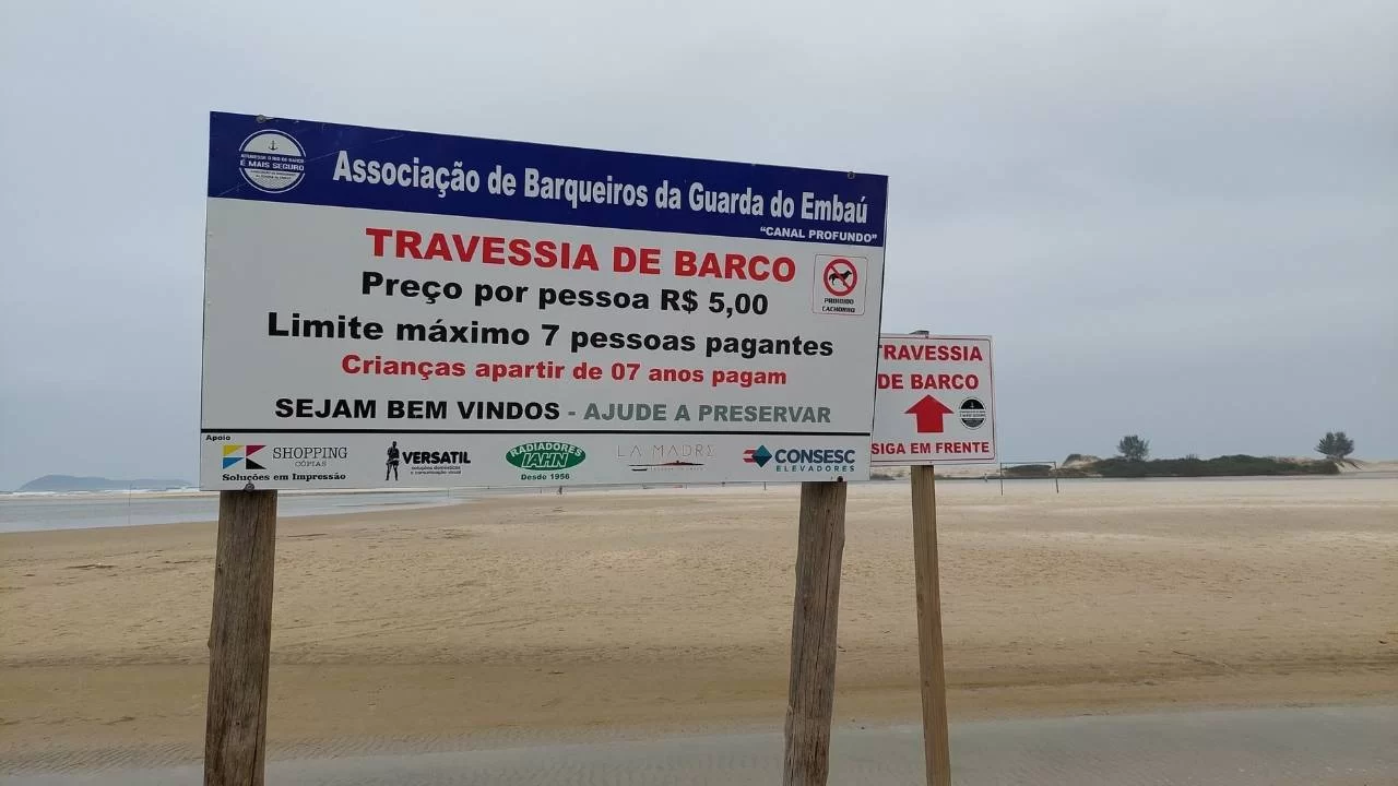 travessia de barco &bull; Rota dos Viajantes