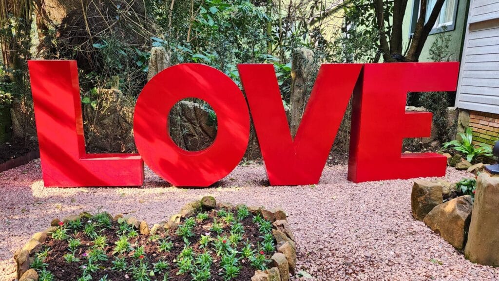 Jardim do Amor e Selfie Gramado: atrações Instagramáveis 2 love jardim do amor 1 • Rota dos Viajantes