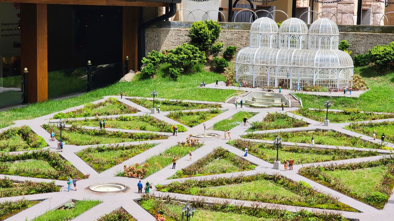Mini Mundo em Gramado: Uma Jornada por Um Mundo em Miniatura