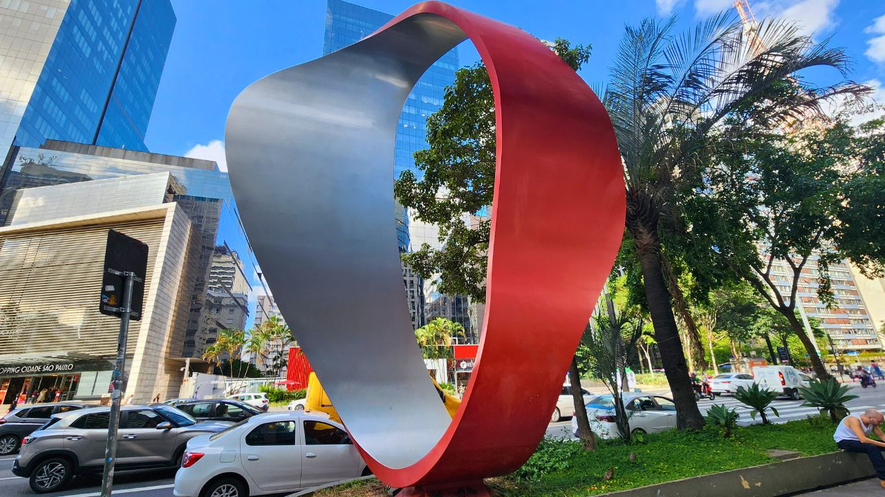escultura em homenagem a imigração japonesa avenida paulista