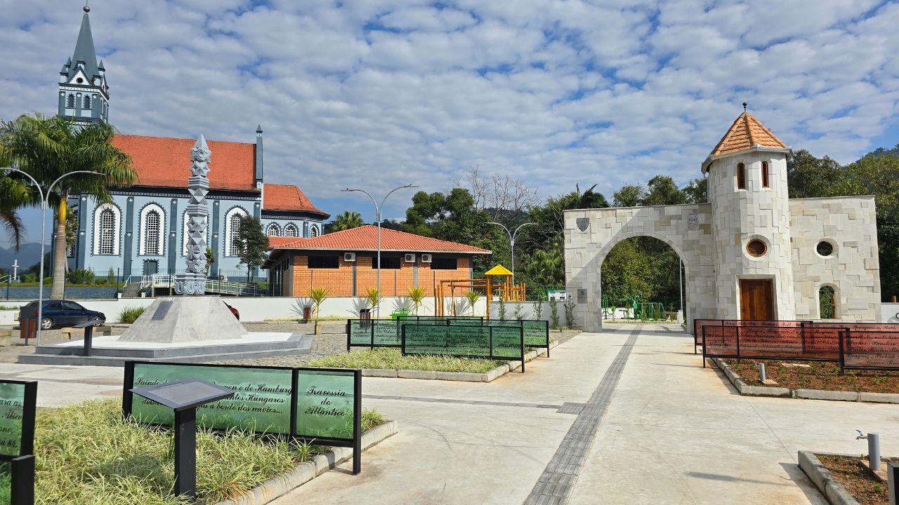 Hospedagem em Jaraguá do Sul: Sítio Lenz 8 Praça da Hungará em Jaraguá do Sul